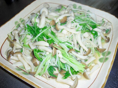 バター醤油味♪我が家の“水菜ときのこの炒めもの”